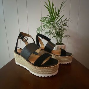 Crown Vintage Black Faux Leather/Suede Shoes | 9